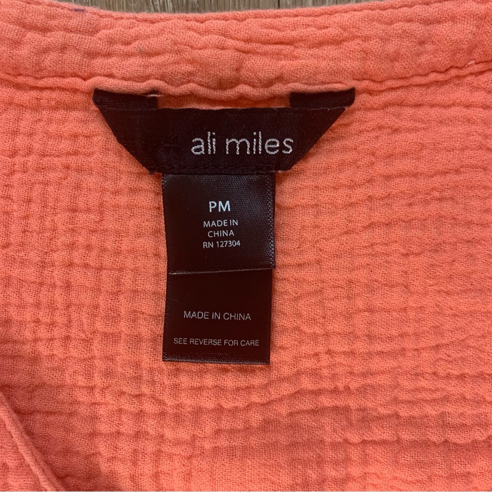 ****SOLD***Ali Miles Coral Tie Dye Textured Top with ruched sleeves size PM - Picture 5 of 6